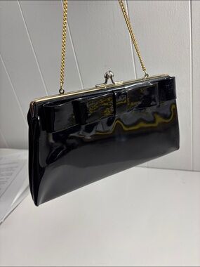 Vintage Shiny Black Patent Leather Clutch Bag Kiss Lock Gold Tone Chain
